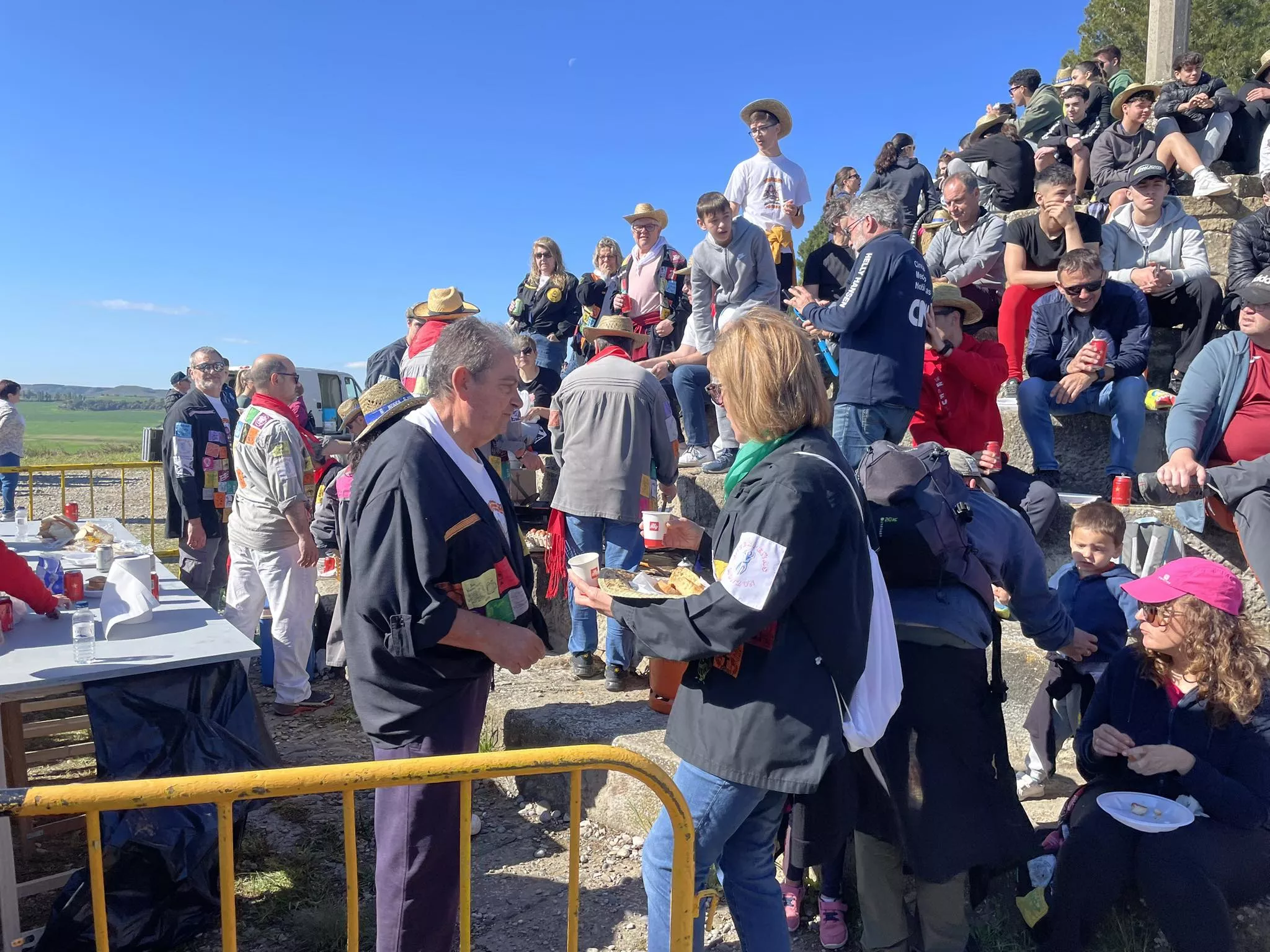 Celebración de la romería del Día de la Alegría en Monzón.