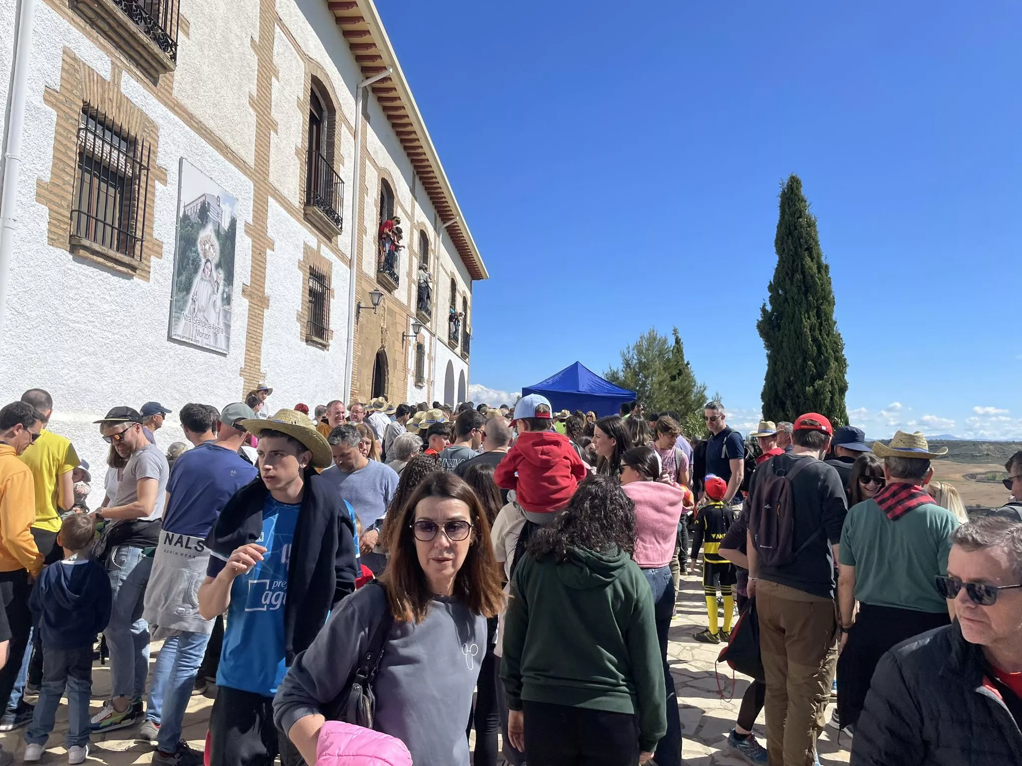 Celebración de la romería del Día de la Alegría en Monzón.