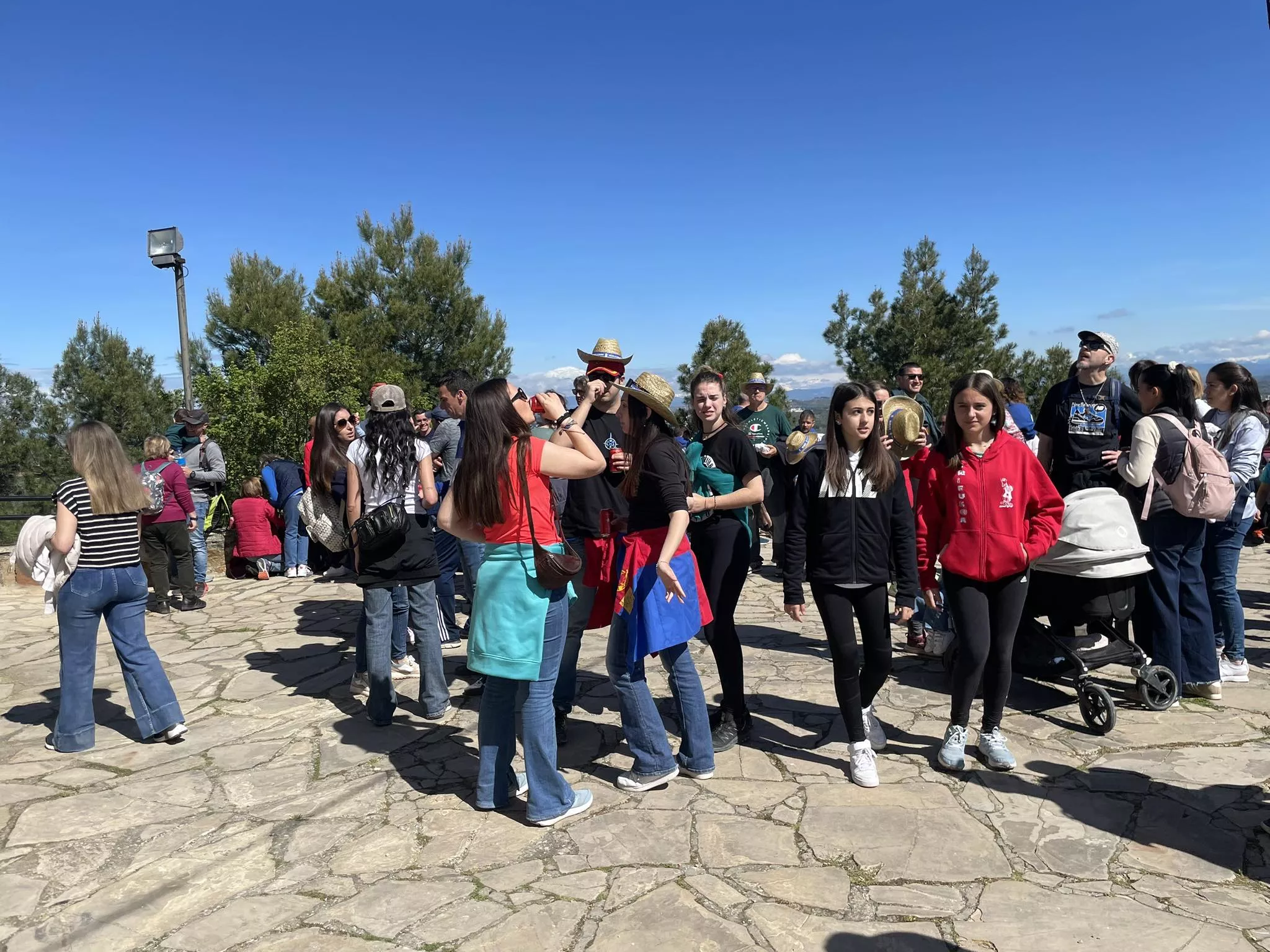 Celebración de la romería del Día de la Alegría en Monzón.