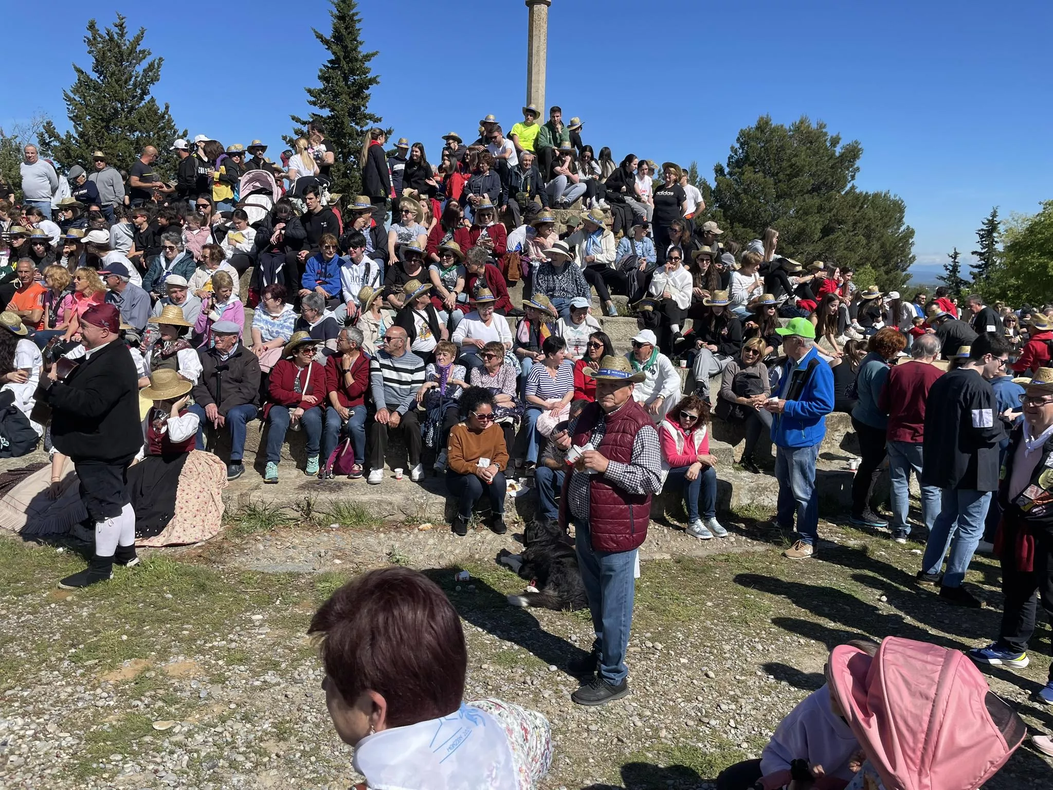 Celebración de la romería del Día de la Alegría en Monzón.