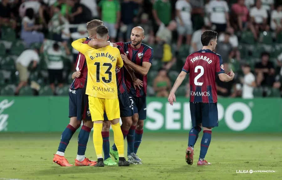 Dani Jiménez ya está recuperado para poner el candado a la portería del Huesca