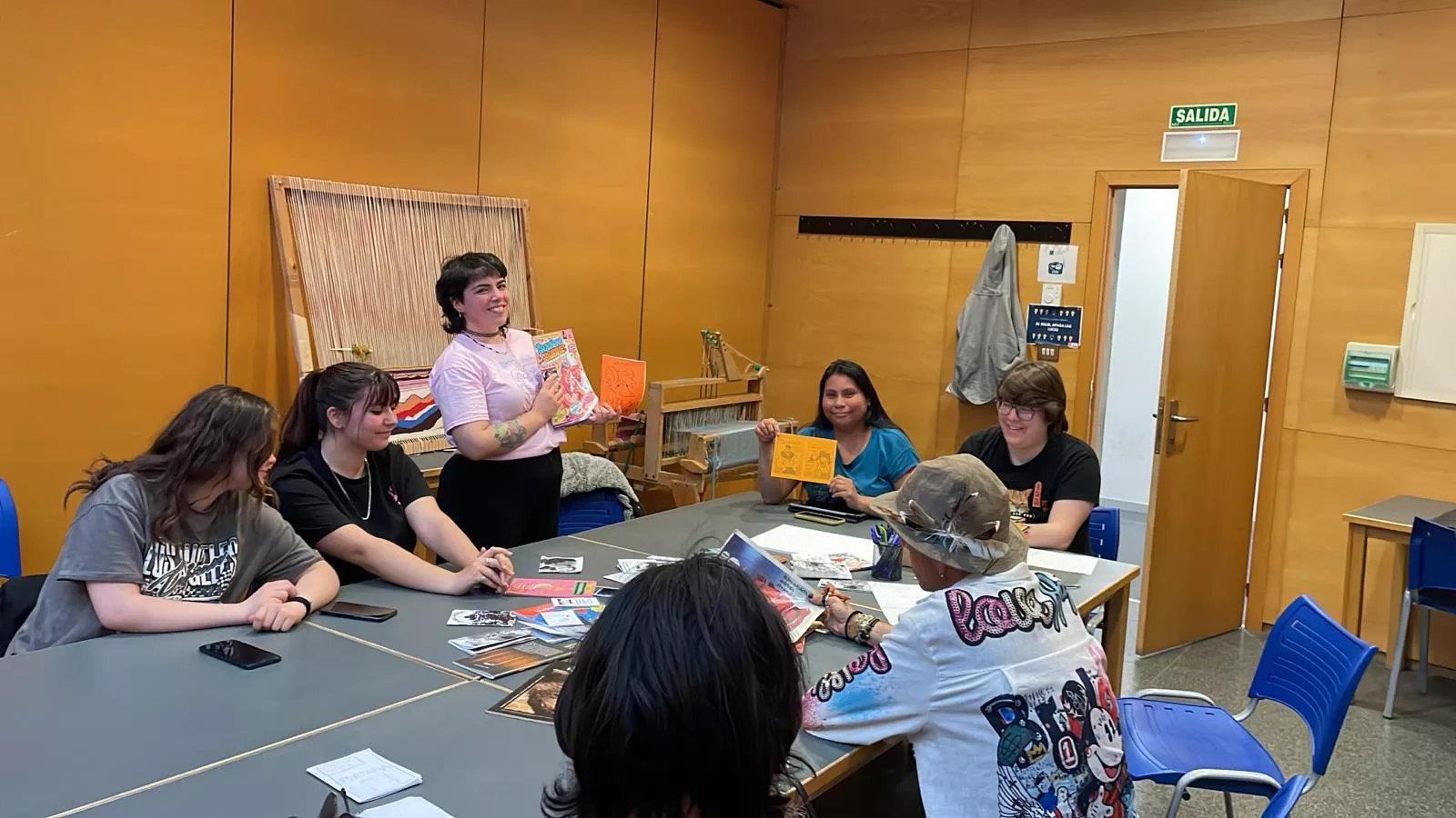 Taller "Este barrio me fanzina" en la biblioteca Ramón J. Sender.