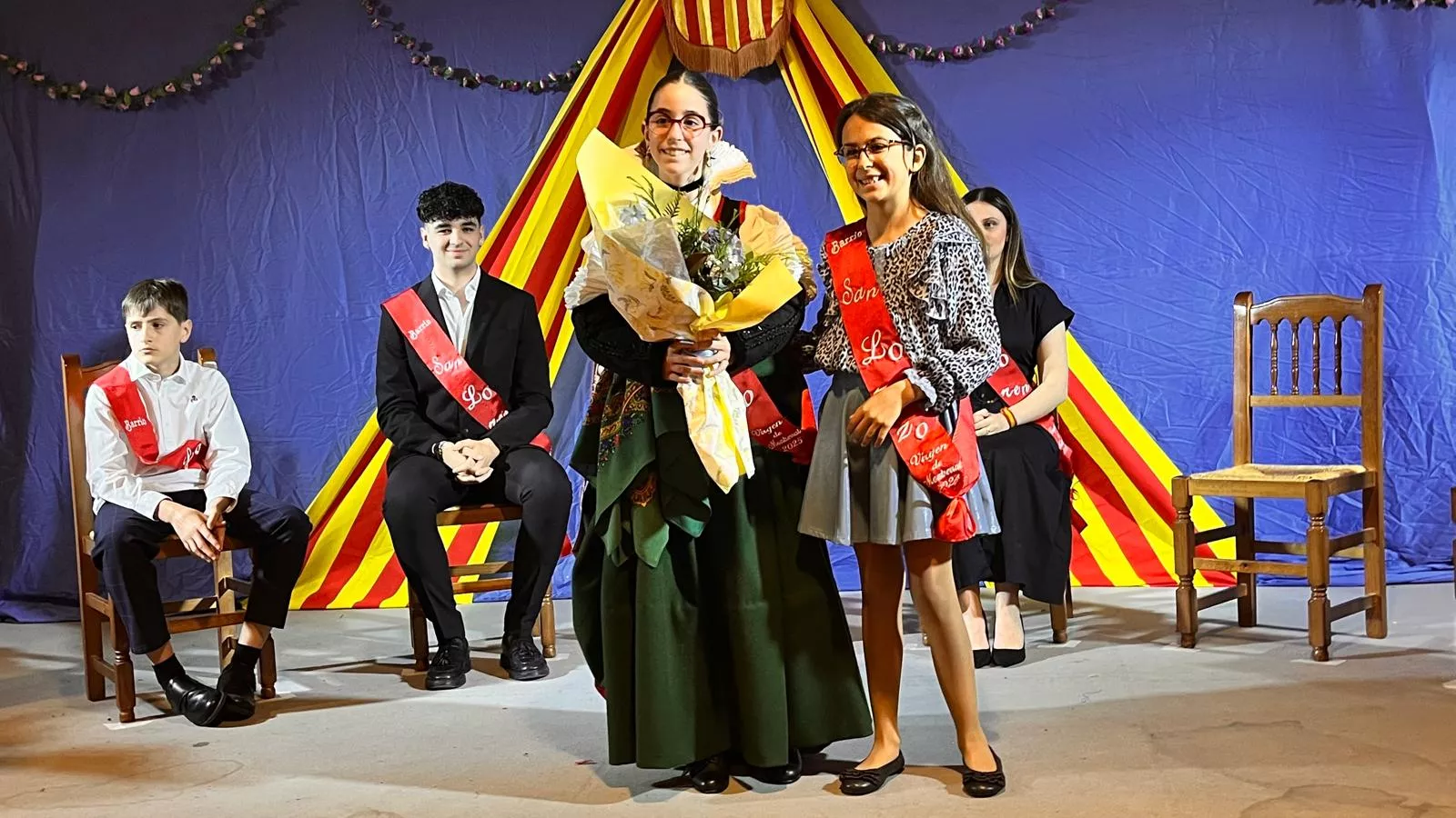 Presentación de las mairalesas, mainates y mayorales del Barrio de San Lorenzo. Foto Mercedes Manterola