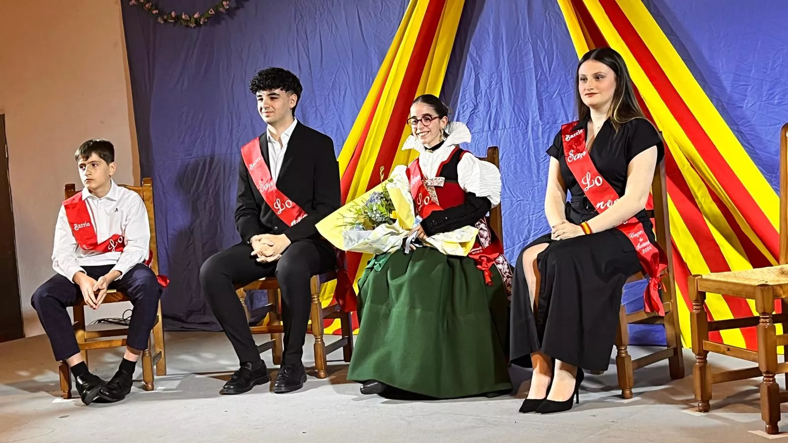 Presentación de las mairalesas, mainates y mayorales del Barrio de San Lorenzo. Foto Mercedes Manterola
