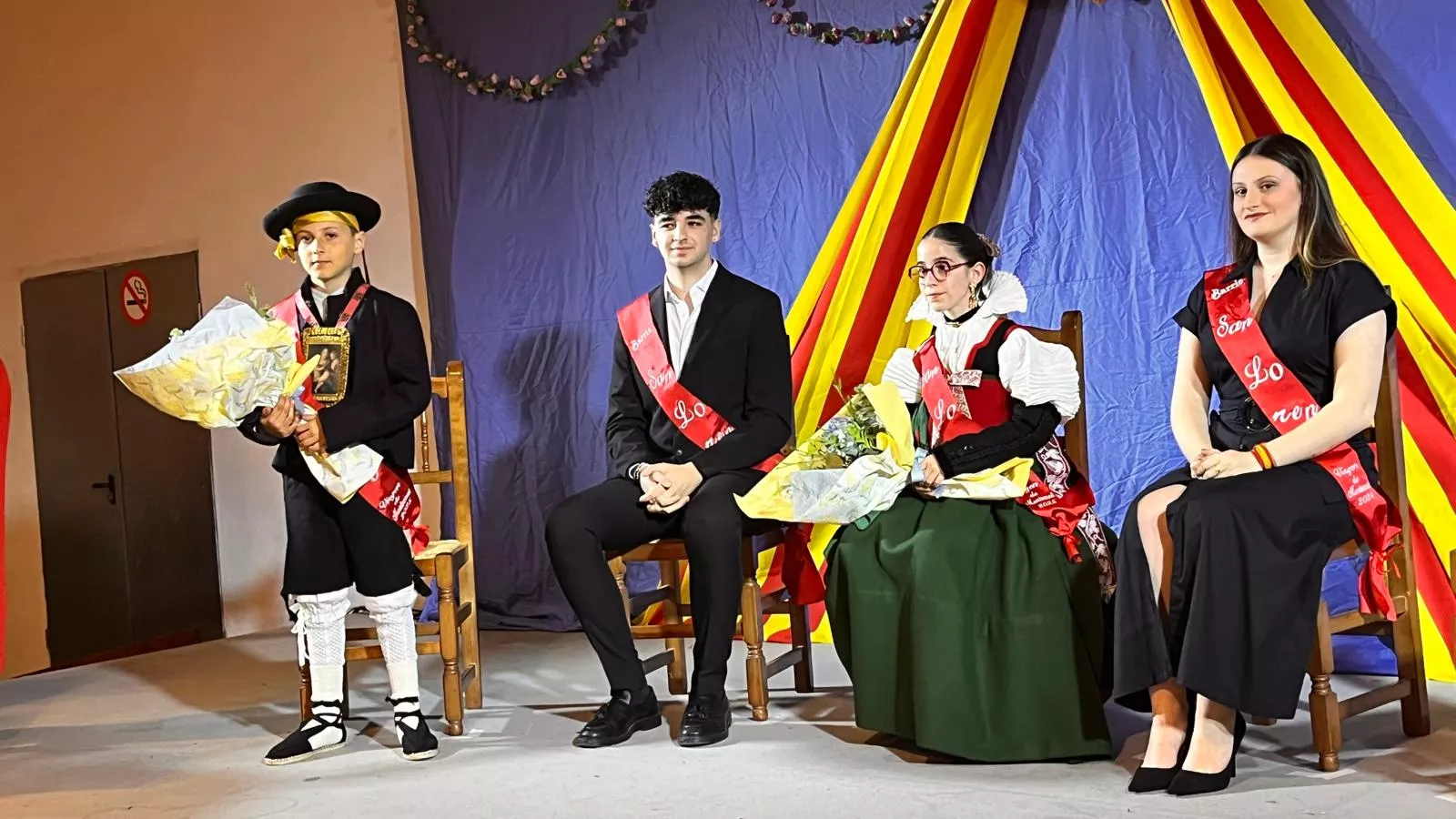 Presentación de las mairalesas, mainates y mayorales del Barrio de San Lorenzo. Foto Mercedes Manterola