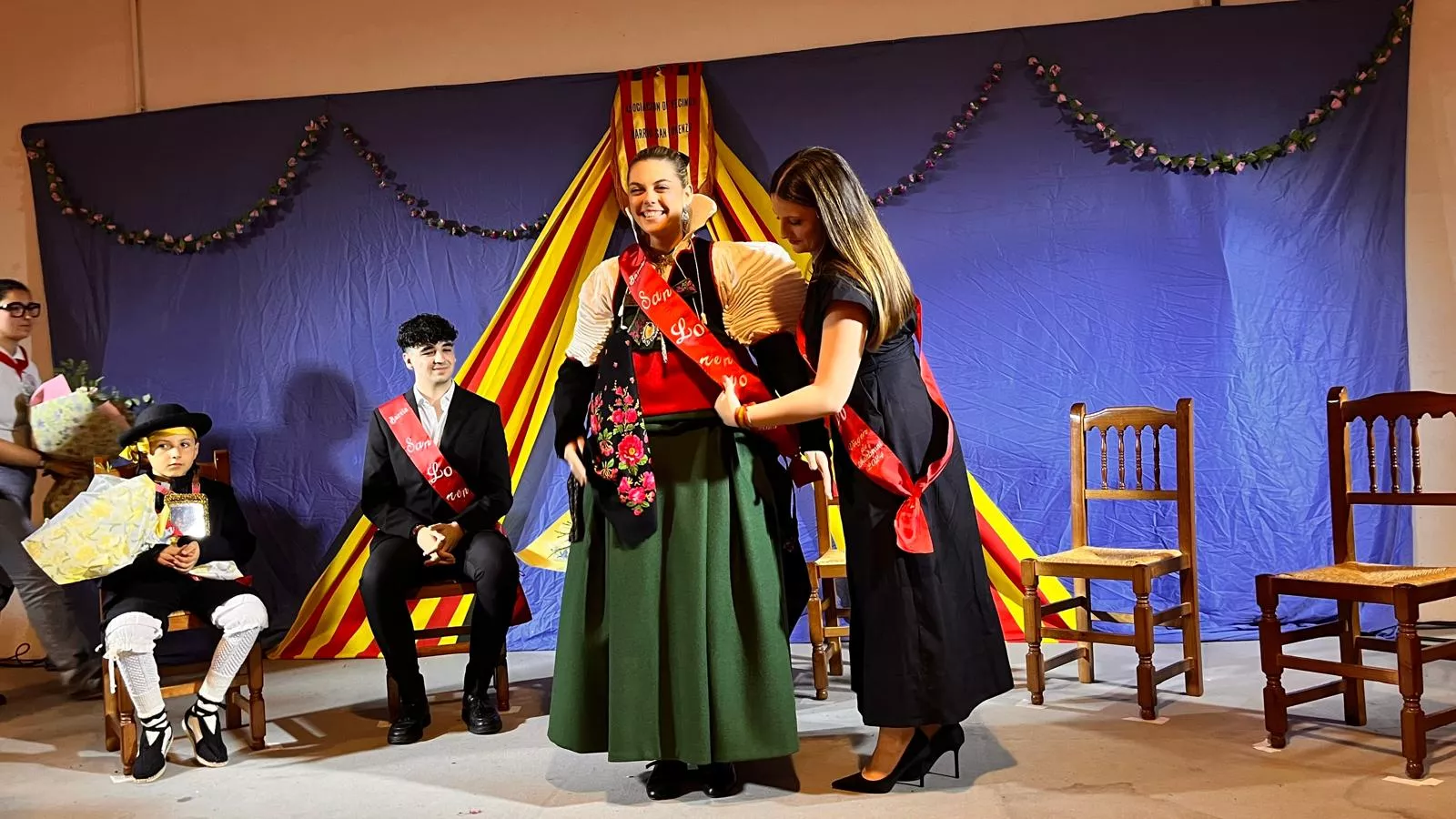 Presentación de las mairalesas, mainates y mayorales del Barrio de San Lorenzo. Foto Mercedes Manterola