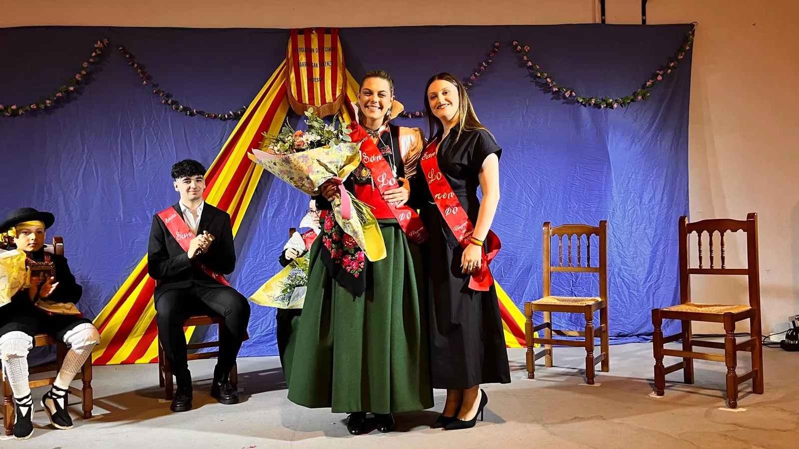 Presentación de las mairalesas, mainates y mayorales del Barrio de San Lorenzo. Foto Mercedes Manterola
