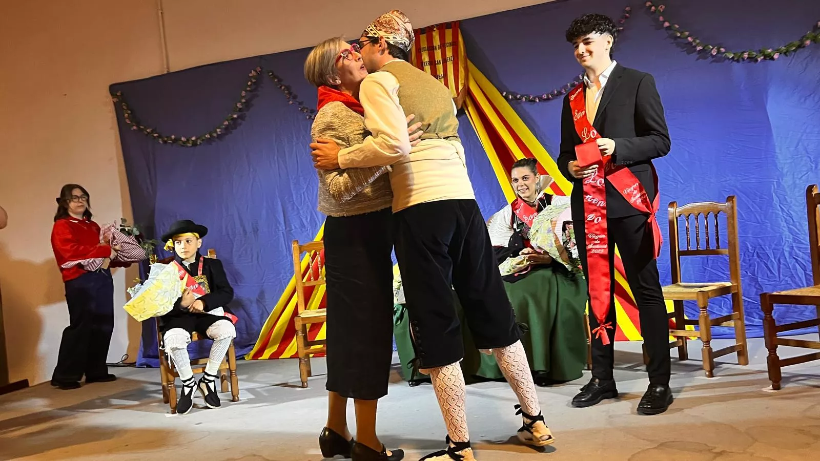 Presentación de las mairalesas, mainates y mayorales del Barrio de San Lorenzo. Foto Mercedes Manterola