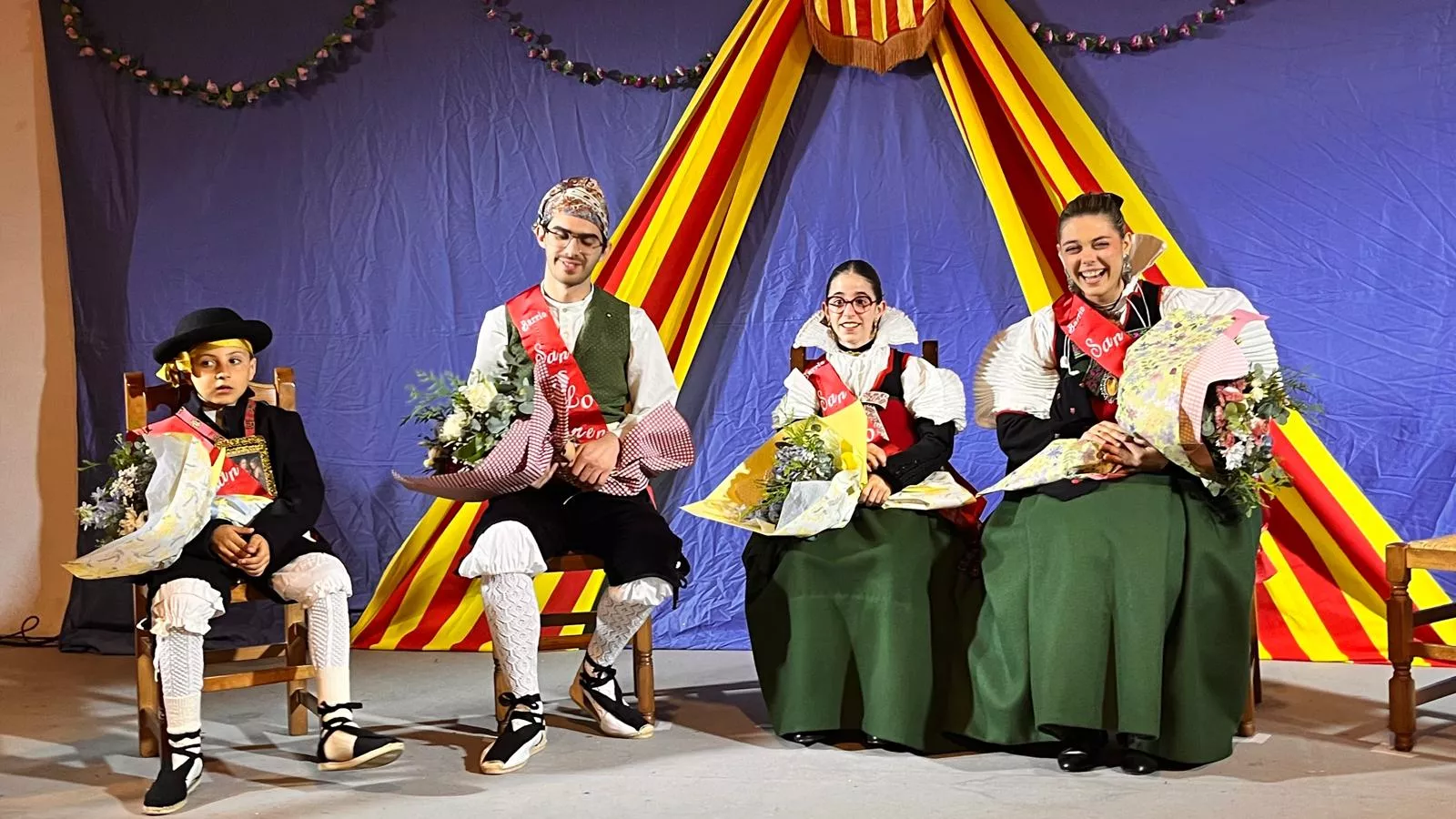 Presentación de las mairalesas, mainates y mayorales del Barrio de San Lorenzo. Foto Mercedes Manterola