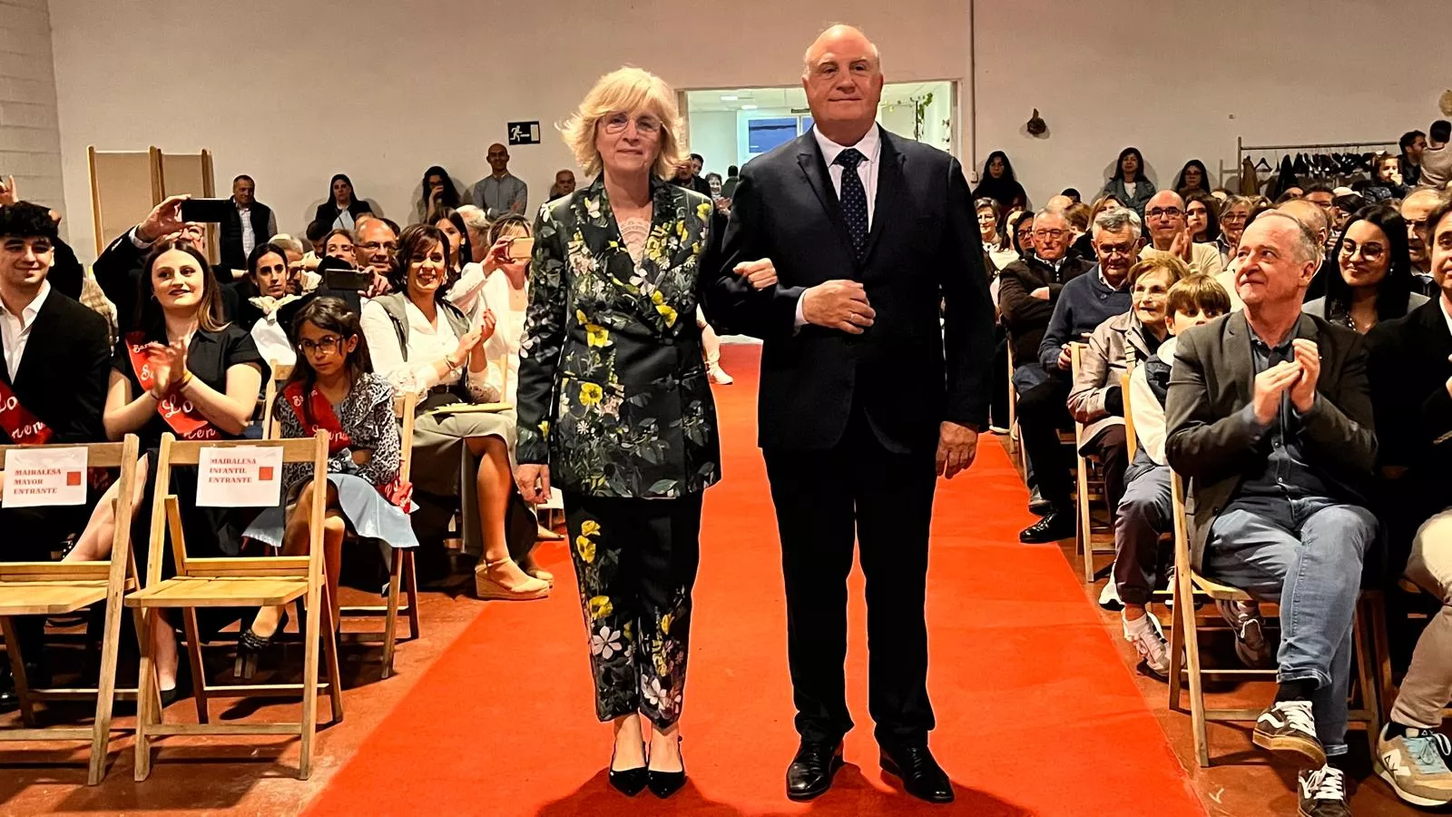 Presentación de las mairalesas, mainates y mayorales del Barrio de San Lorenzo. Foto Mercedes Manterola