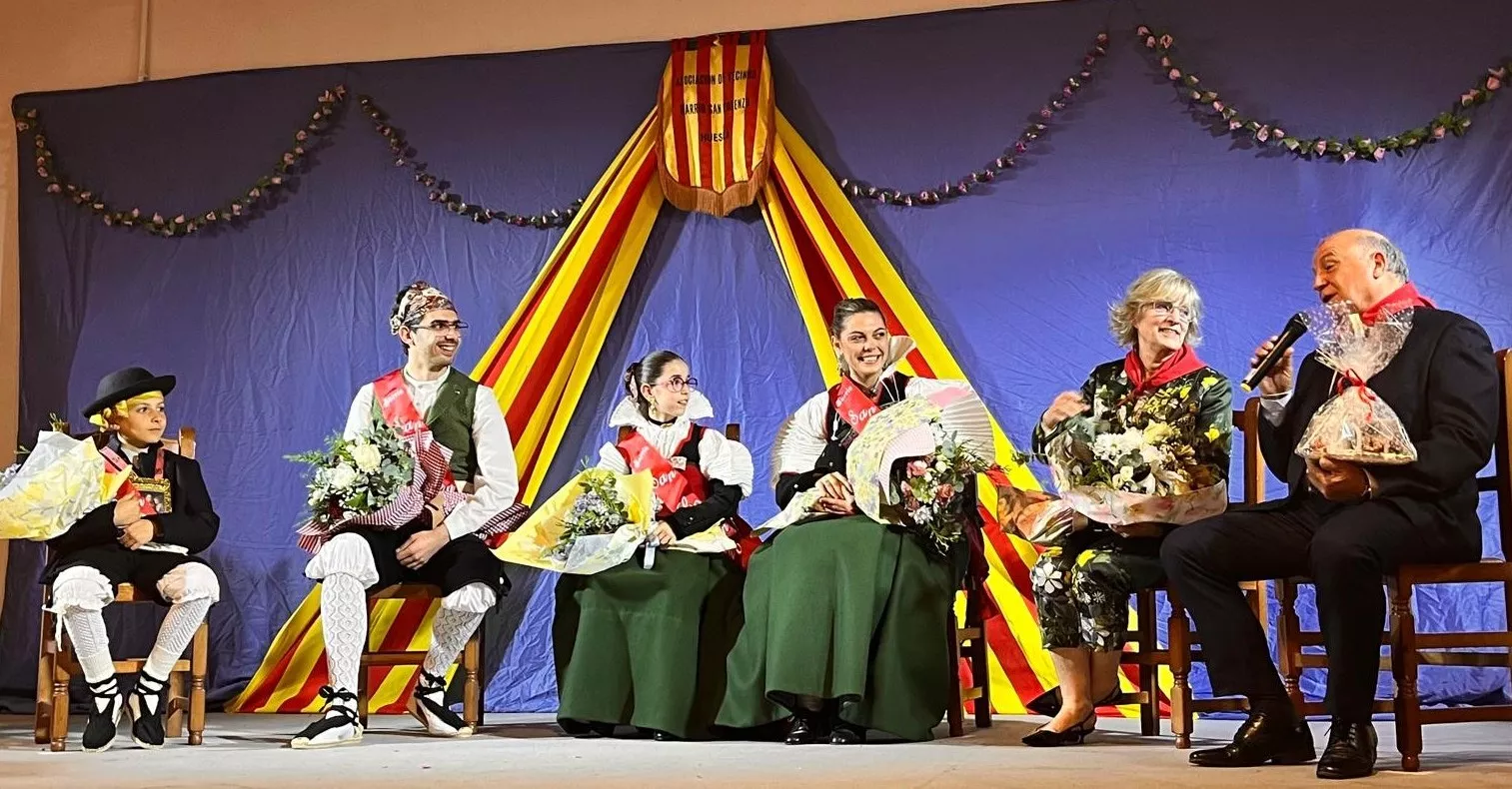 Presentación de las mairalesas, mainates y mayorales del Barrio de San Lorenzo. Foto Mercedes Manterola