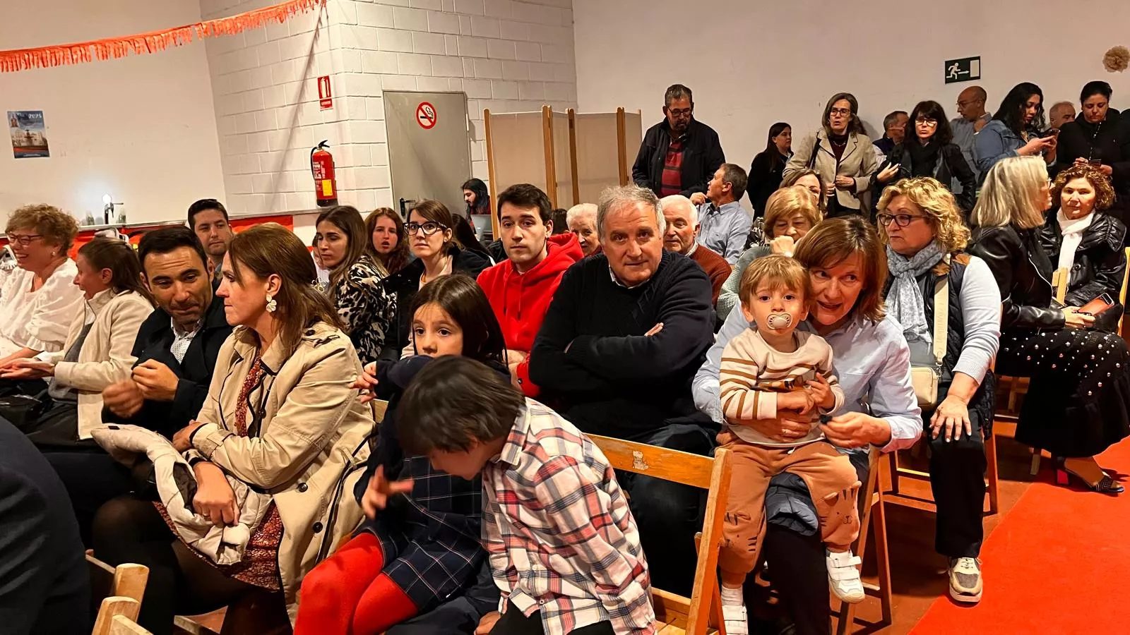Presentación de las mairalesas, mainates y mayorales del Barrio de San Lorenzo. Foto Mercedes Manterola