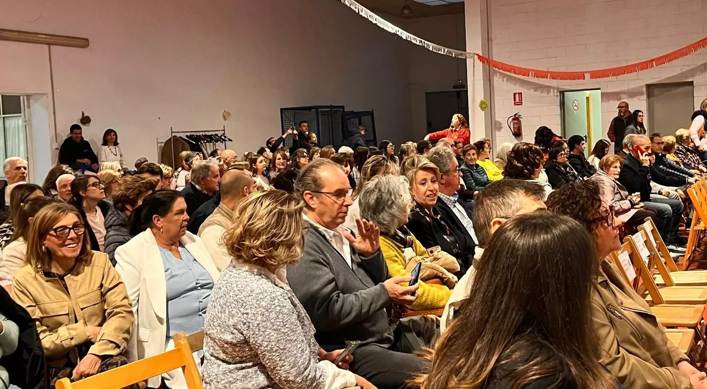 Presentación de las mairalesas, mainates y mayorales del Barrio de San Lorenzo. Foto Mercedes Manterola