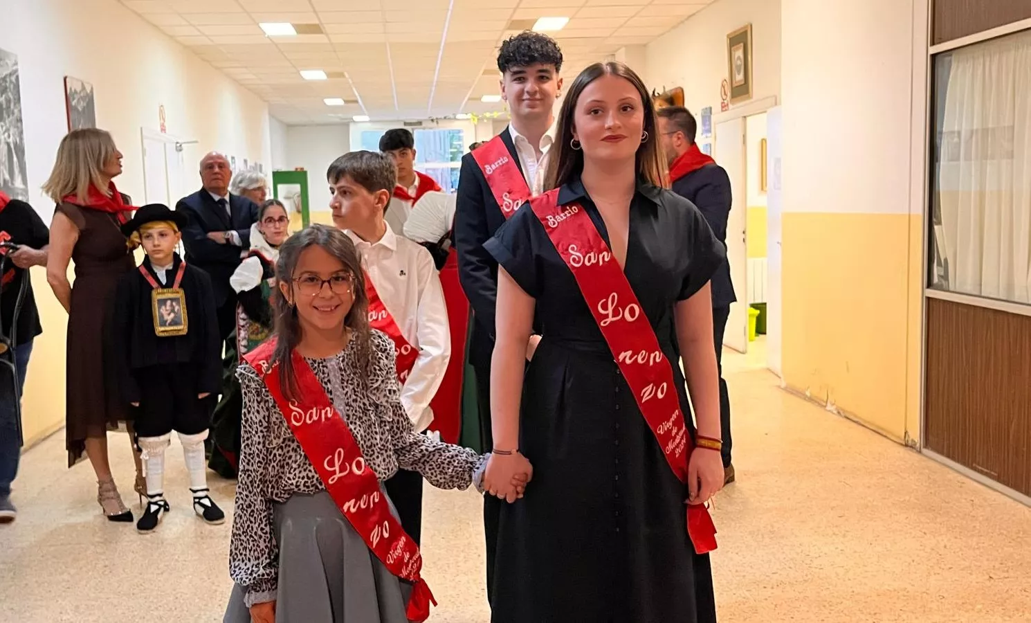 Presentación de las mairalesas, mainates y mayorales del Barrio de San Lorenzo. Foto Mercedes Manterola