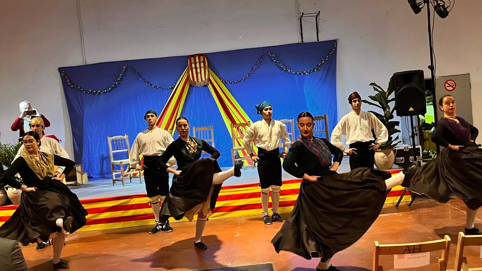 Presentación de las mairalesas, mainates y mayorales del Barrio de San Lorenzo. Foto Mercedes Manterola