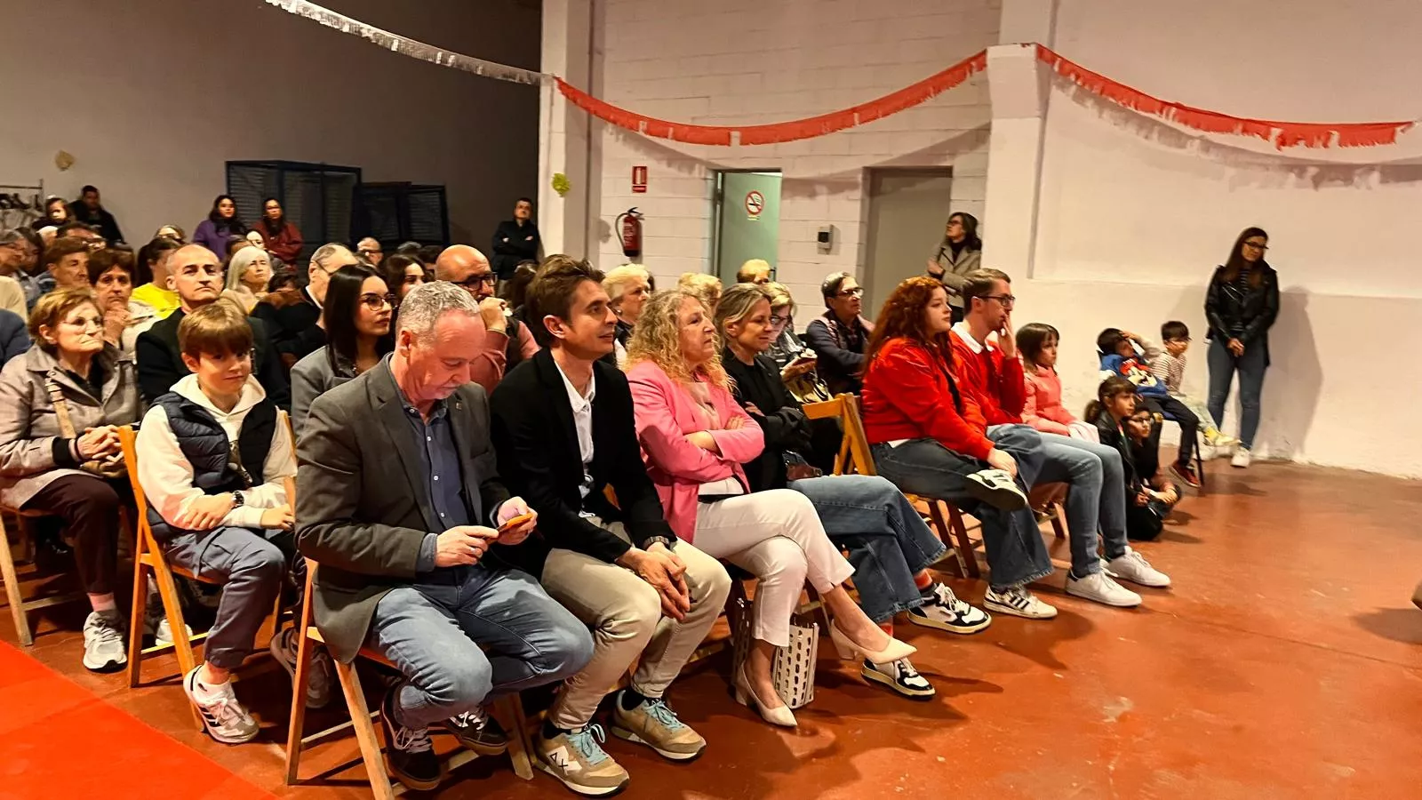 Presentación de las mairalesas, mainates y mayorales del Barrio de San Lorenzo. Foto Mercedes Manterola