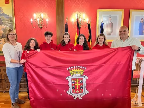 El Jacetania Curling Club recibió la bandera de Jaca para el Campeonato de Europa