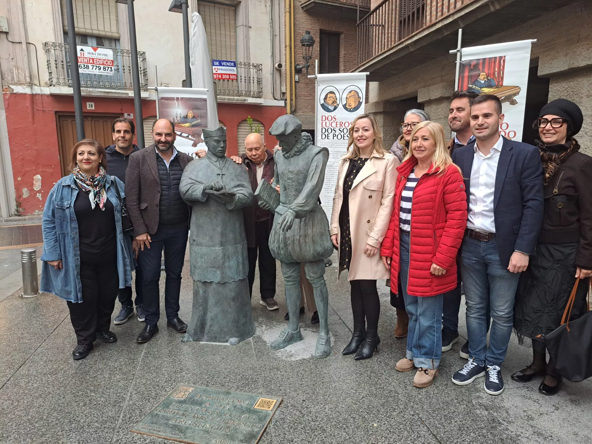 Inauguración de las esculturas de Lupercio y Bartolomé Argensola en la Plaza del Mercado de Barbastro