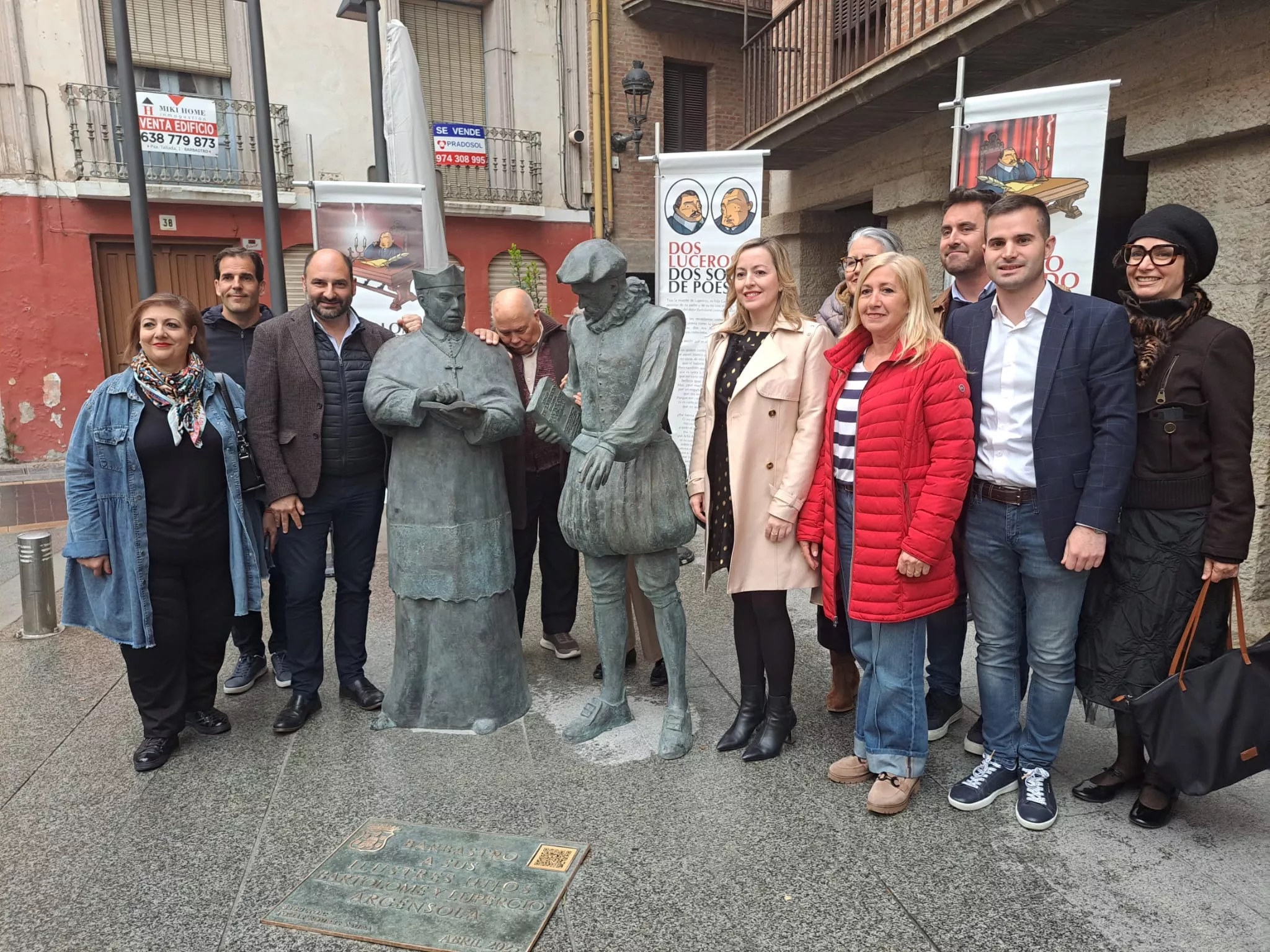 Inauguración de las esculturas de Lupercio y Bartolomé Argensola en la Plaza del Mercado de Barbastro