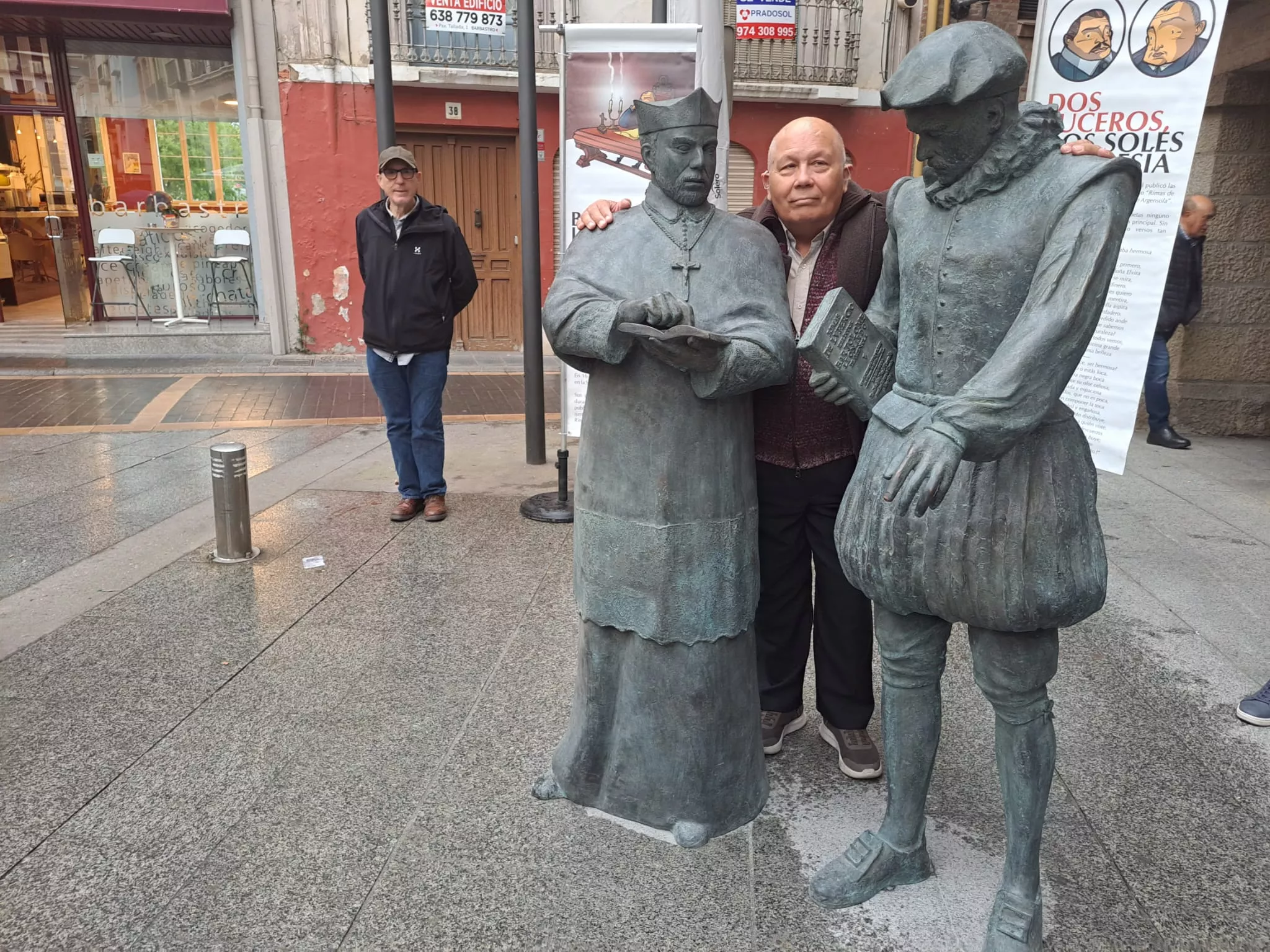 Inauguración de las esculturas de Lupercio y Bartolomé Argensola en la Plaza del Mercado de Barbastro