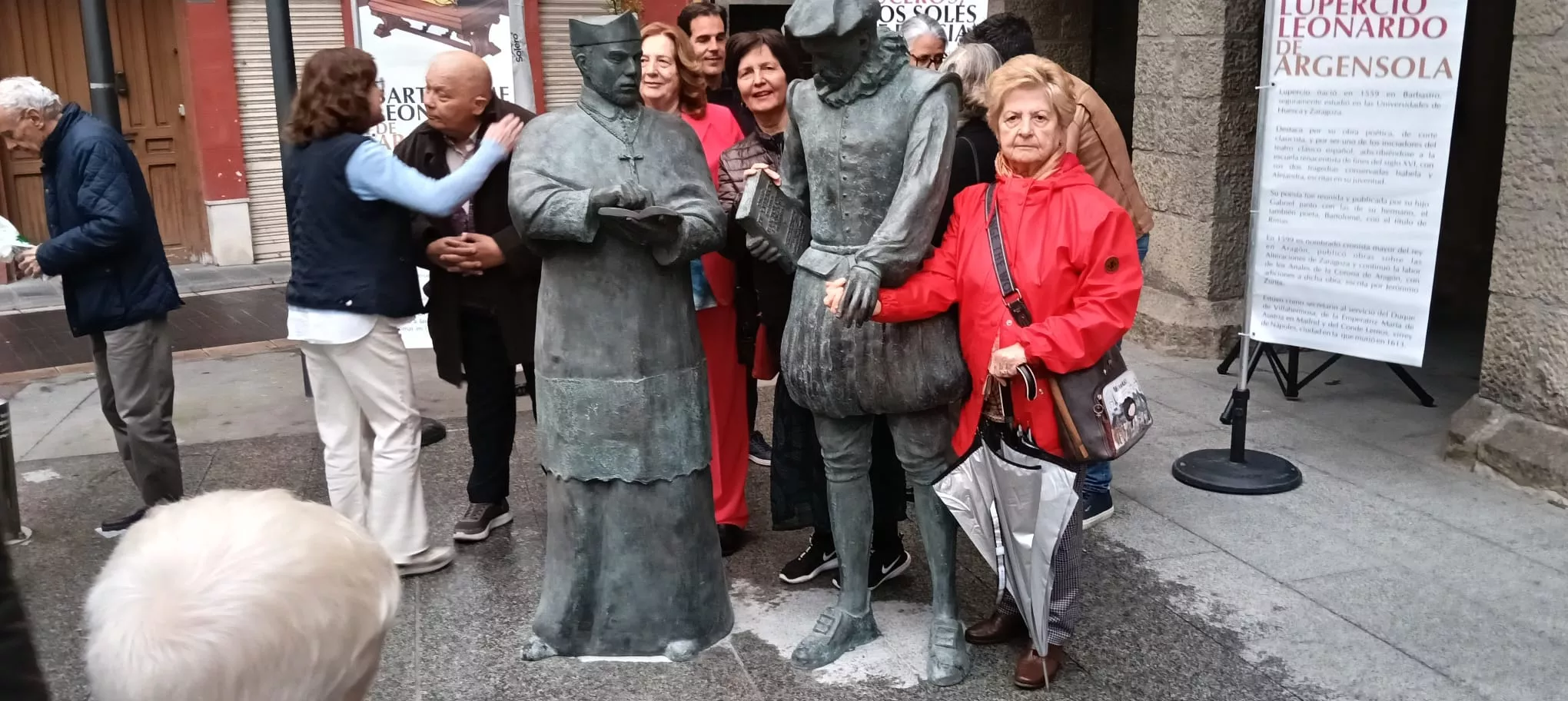 Inauguración de las esculturas de Lupercio y Bartolomé Argensola en la Plaza del Mercado de Barbastro
