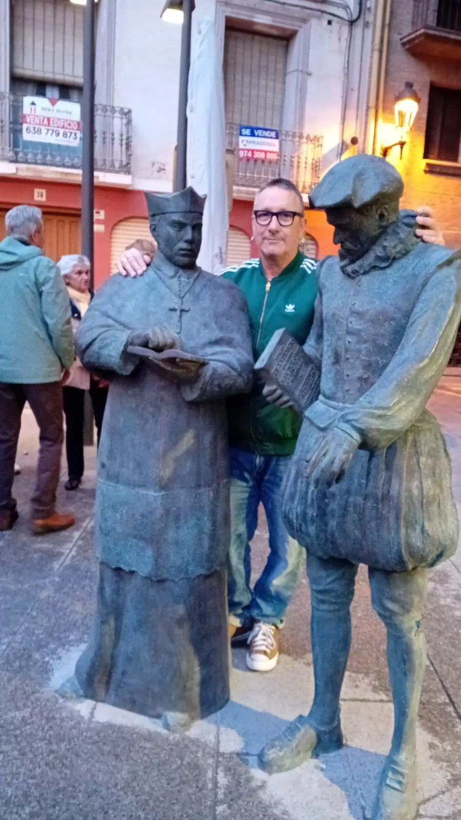 Inauguración de las esculturas de Lupercio y Bartolomé Argensola en la Plaza del Mercado de Barbastro