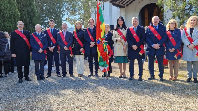 Día de San Jorge en el cerro de Huesca. Foto Myriam Martínez Día de San Jorge en el cerro de Huesca. Foto Myriam Martínez