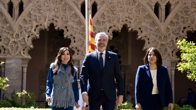 Jorge Azcón con la presidenta de las Cortes y la Justicia de Aragón