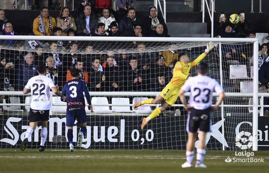 Imágenes del partido Burgos Huesca. Foto La Liga