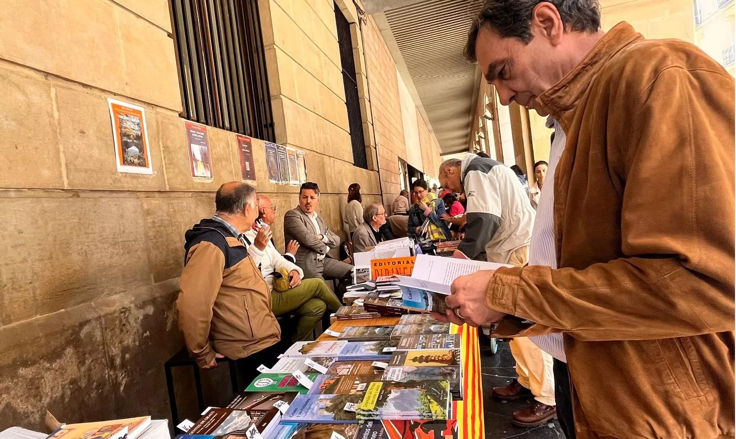 Cercas fue uno de los autores más vendidos el Día del Libro. Foto Mercedes Manterola