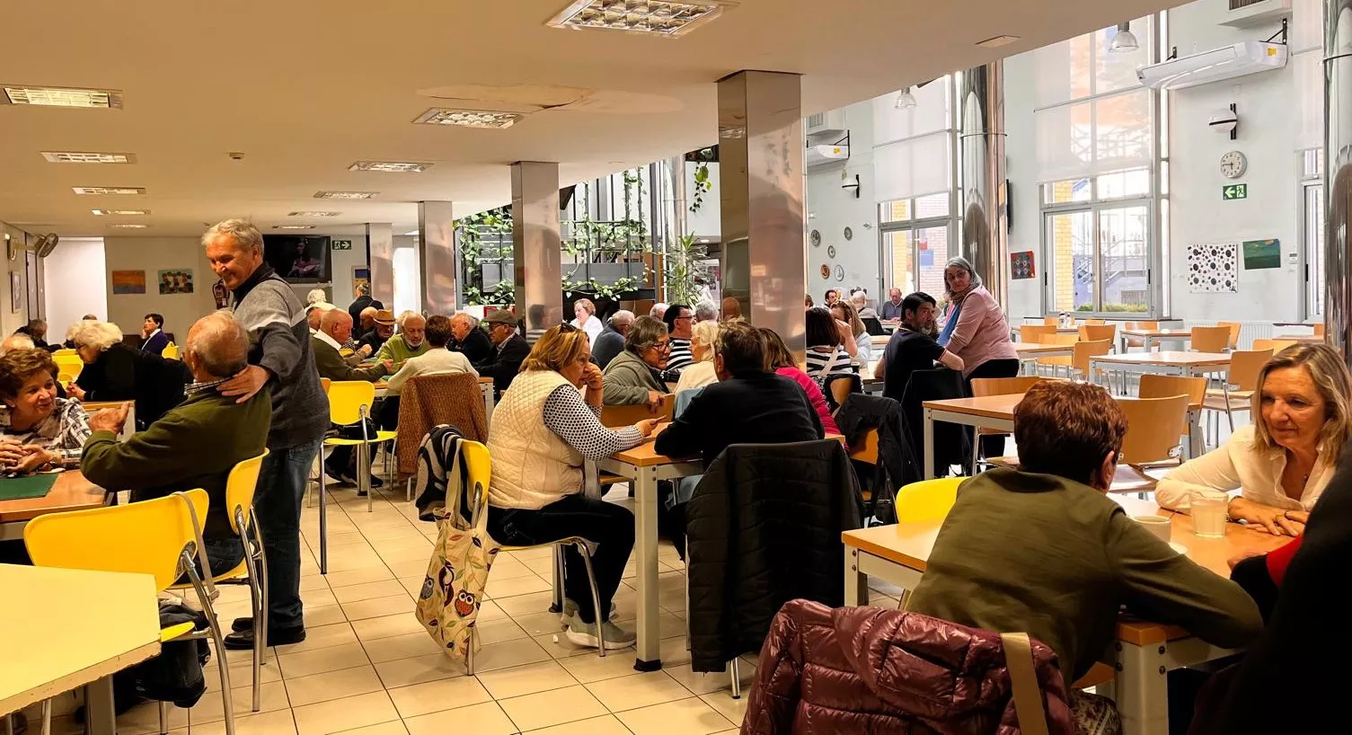 Hogar de Personas Mayores de Huesca el Día de San Jorge. Foto Mercedes Manterola