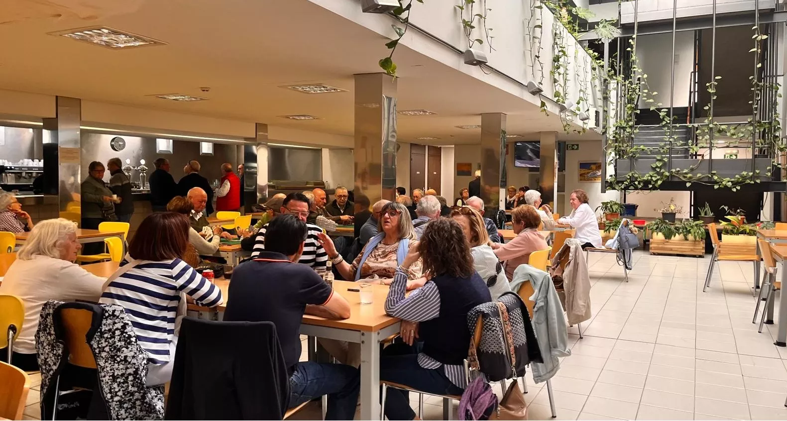 Hogar de Personas Mayores de Huesca el Día de San Jorge. Foto Mercedes Manterola