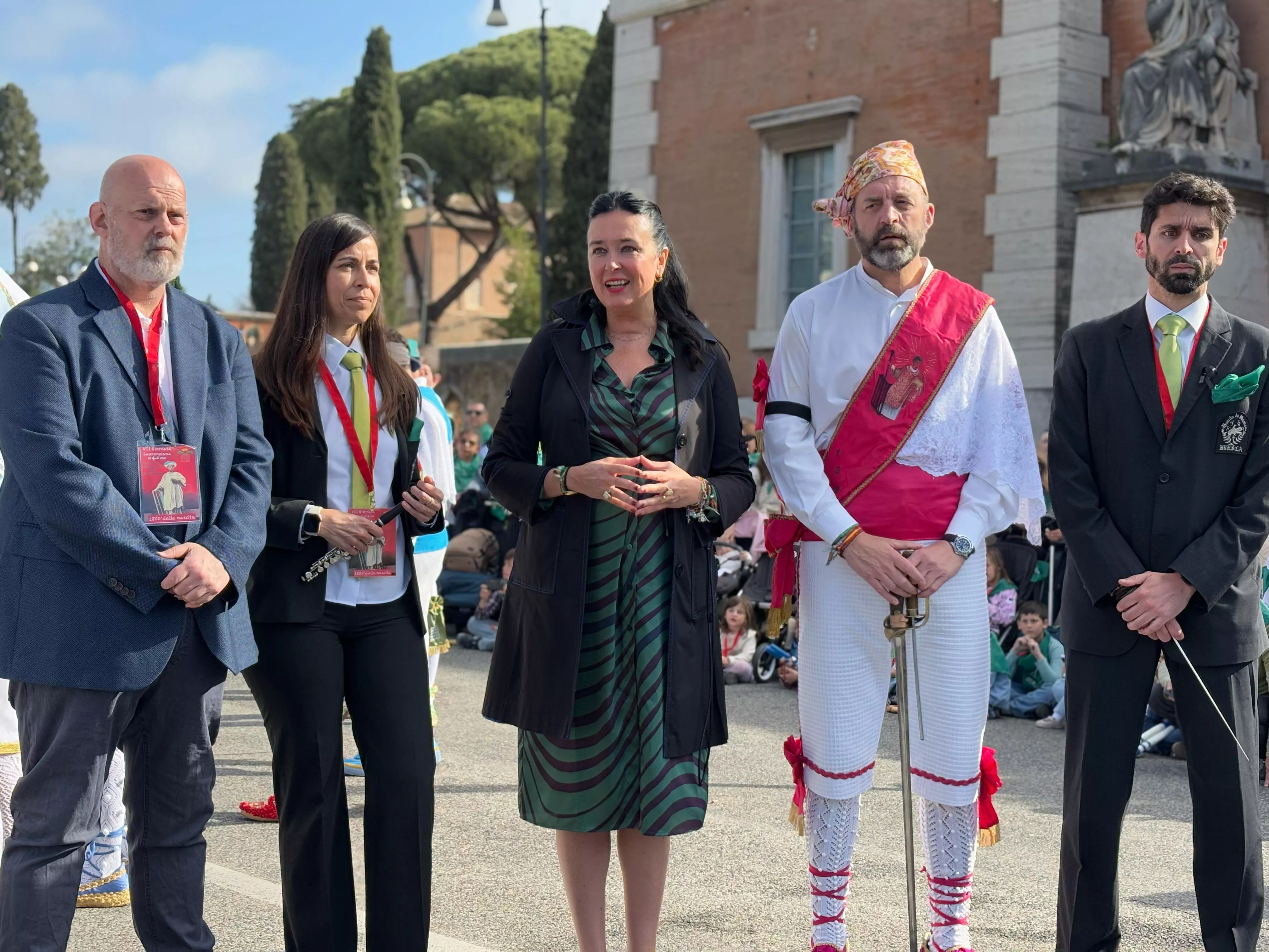 Danzantes en Roma con motivo del 1800 aniversario del nacimiento de San Lorenzo