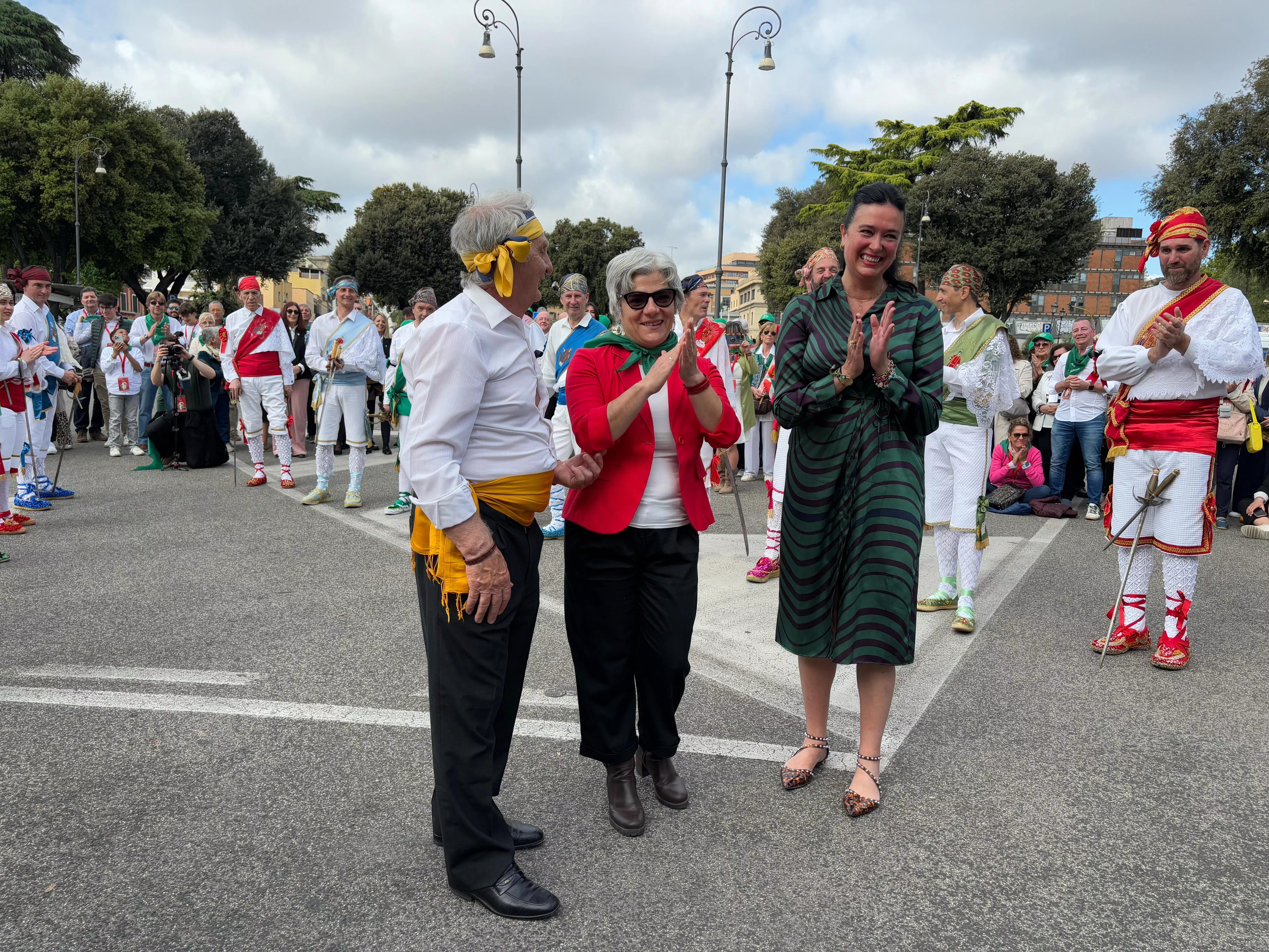 Danzantes en Roma con motivo del 1800 aniversario del nacimiento de San Lorenzo