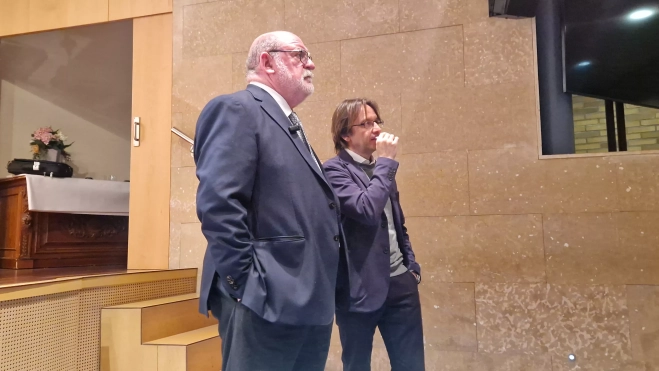 El doctor Antonio Bulbena y Javier Olivera. Foto Myriam Martínez