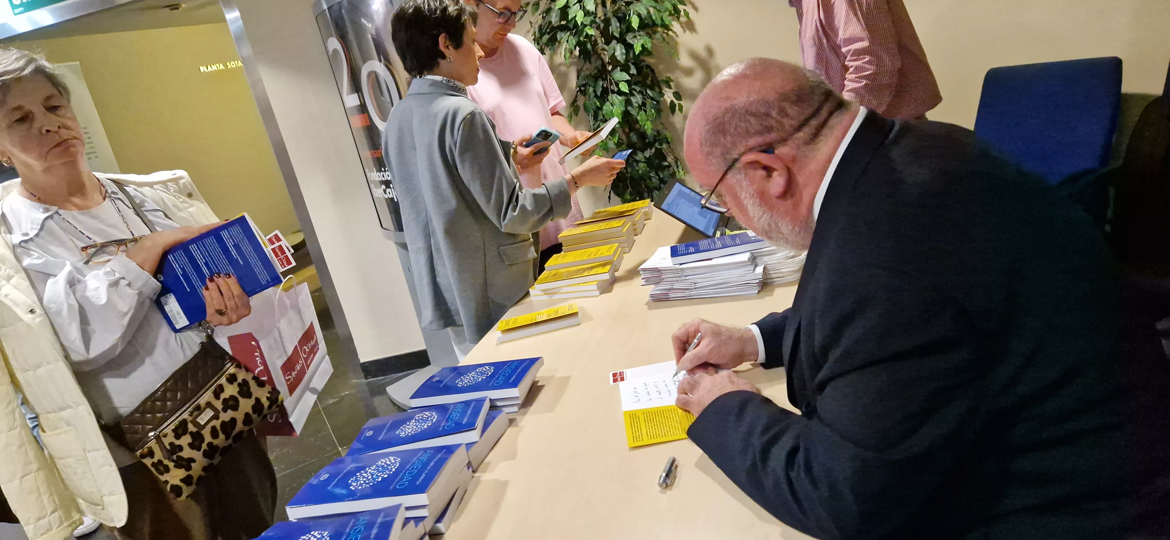 El doctor Antonio Bulbena en la Fundación Ibercaja Huesca. Foto Myriam Martínez
