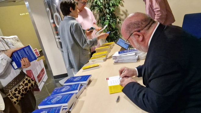 El doctor Antonio Bulbena en la Fundación Ibercaja Huesca. Foto Myriam Martínez