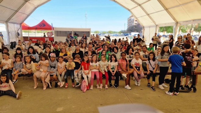 Fiesta de Primavera de la Plataforma por la Escuela Pública de Huesca. Foto Myriam Martínez Fiesta de Primavera de la Plataforma por la Escuela Pública de Huesca. Foto Myriam Martínez