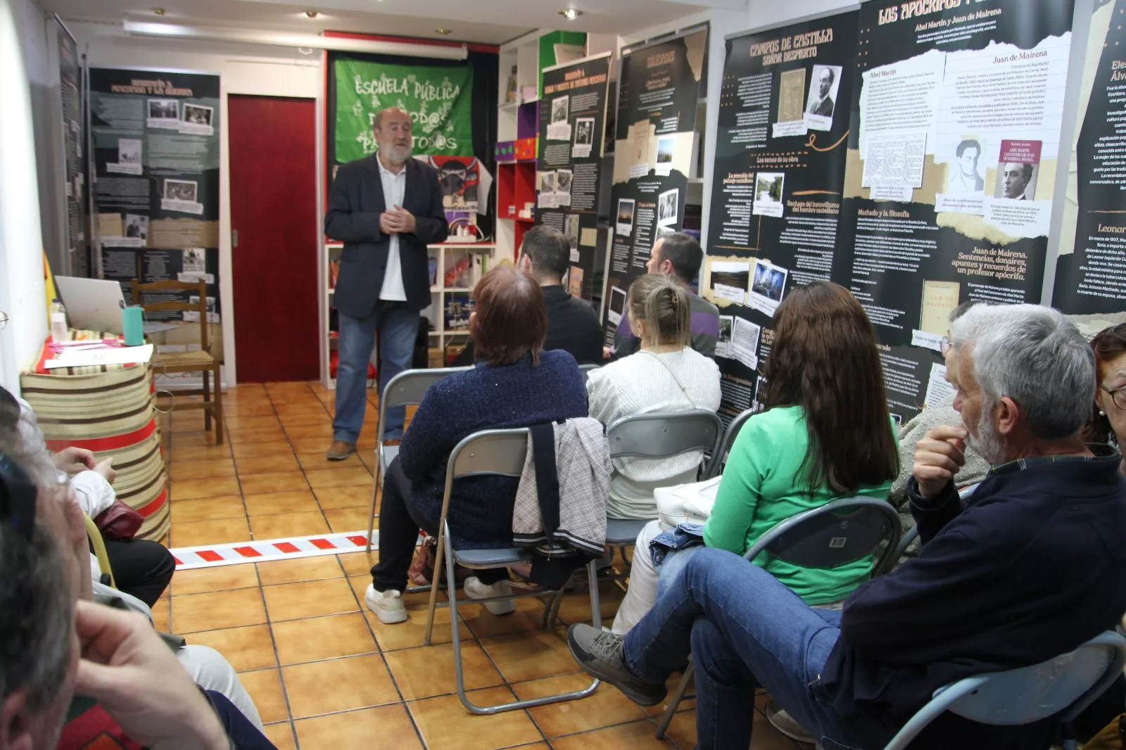 Charla del profesor de Historia José Manuel Alonso en Monzón. Foto Carlos Neofato