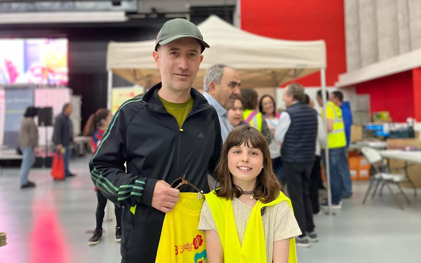 Jorge, el inscrito 10.000, junto a Valentina que ha hecho la inscripción. Foto Mercedes Manterola