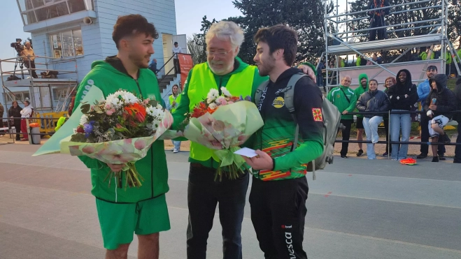 Ramos de flores en reconocimiento a Berti y Castán Ramos de flores en reconocimiento a Berti y Castán