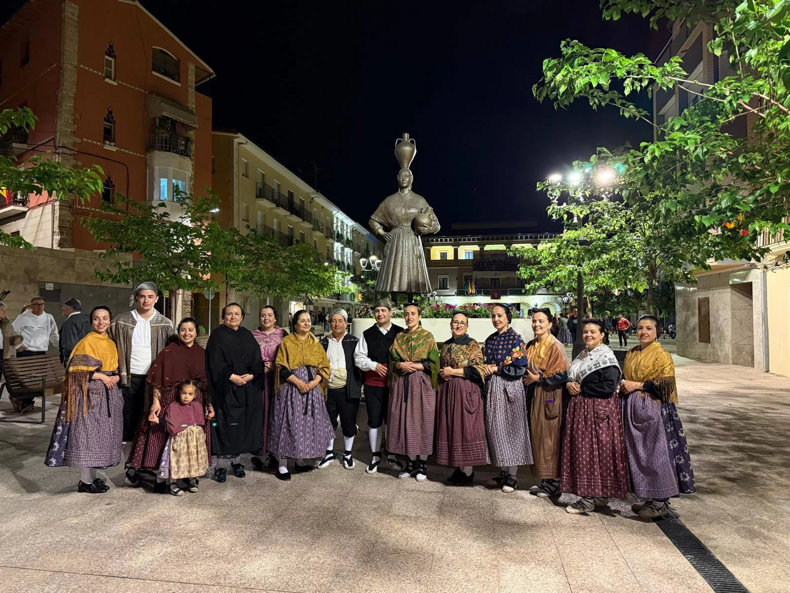 Jornada de estampas típicas previa al Día de la Faldeta en Fraga.