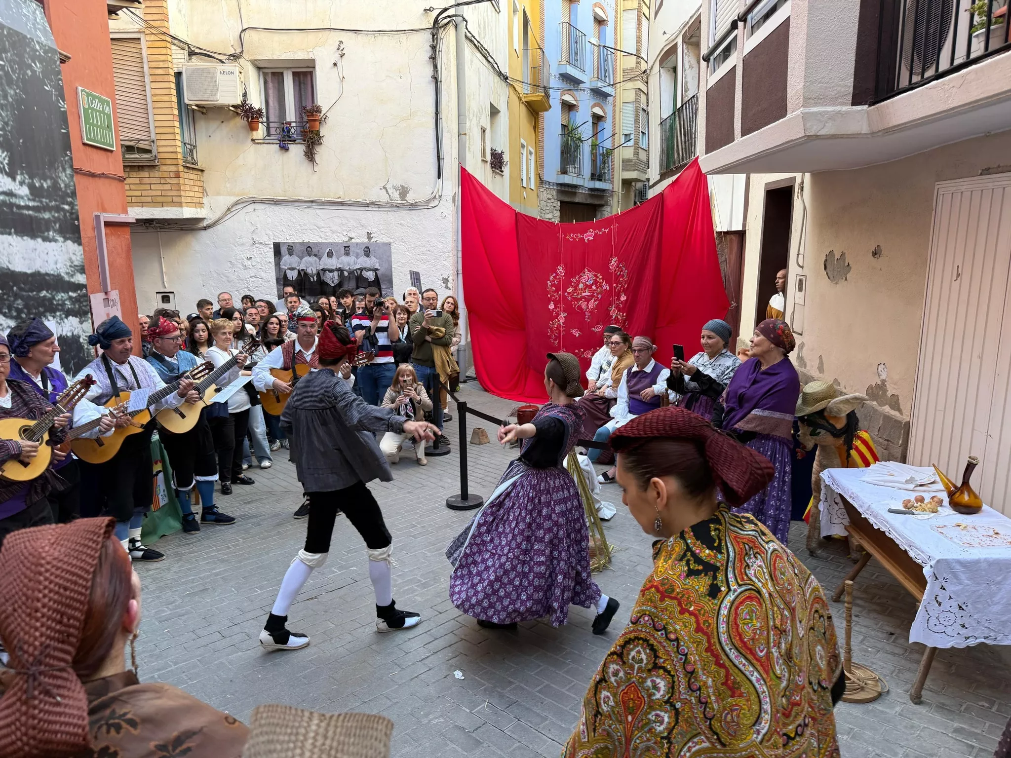 Jornada de estampas típicas previa al Día de la Faldeta en Fraga.