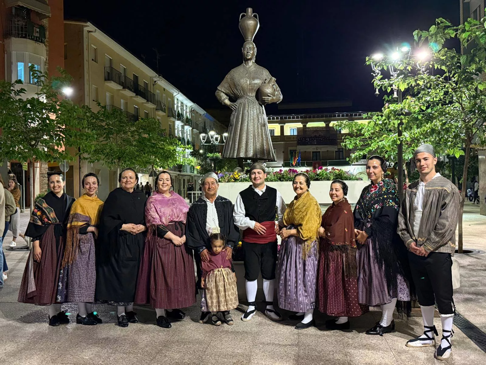 Ronda a los novios en Fraga.