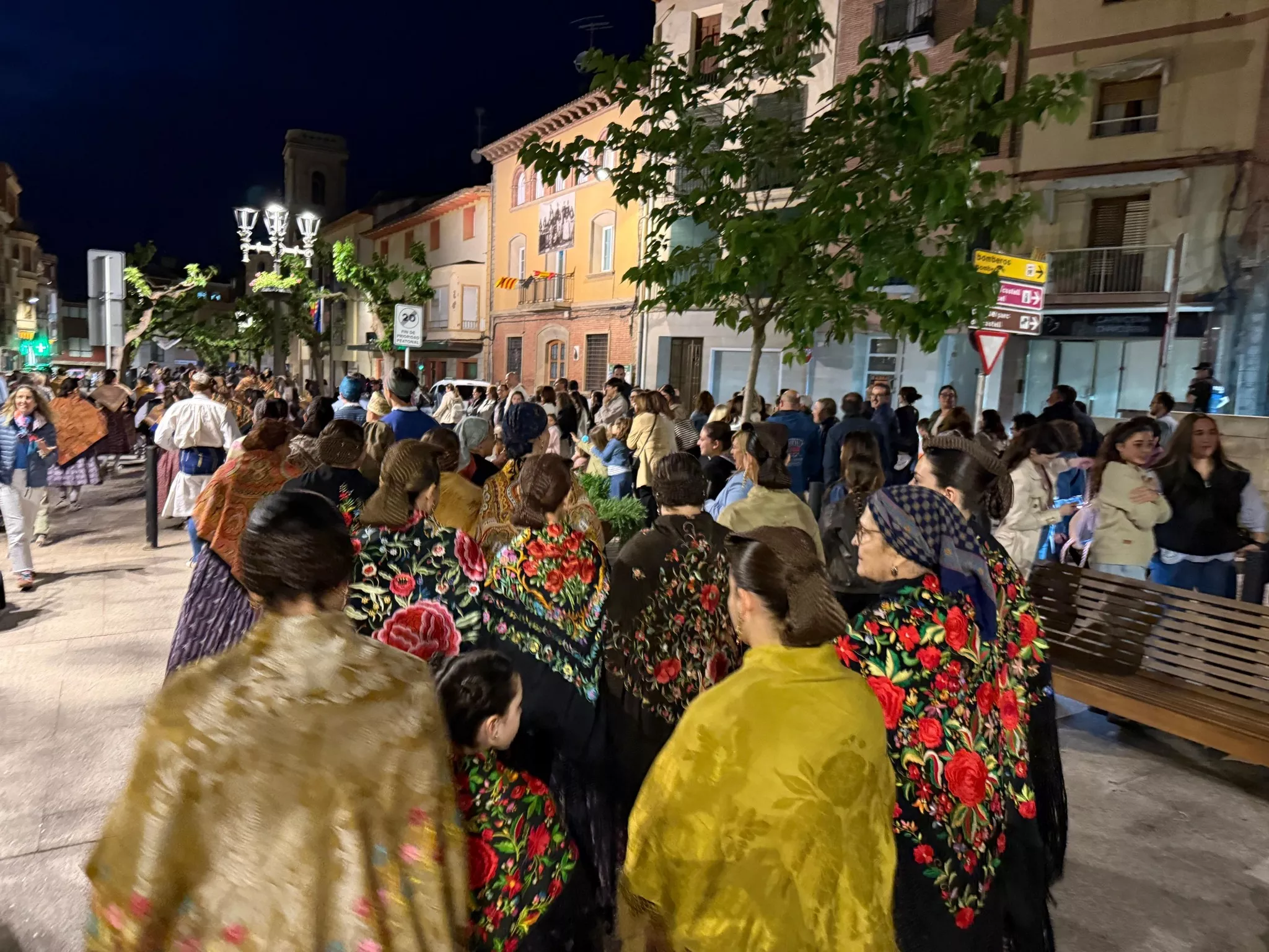 Ronda a los novios en Fraga.