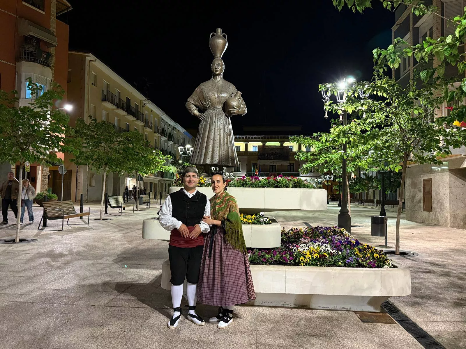 Ronda a los novios en Fraga.