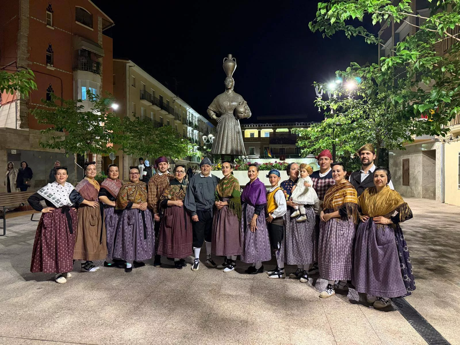 Ronda a los novios en Fraga.