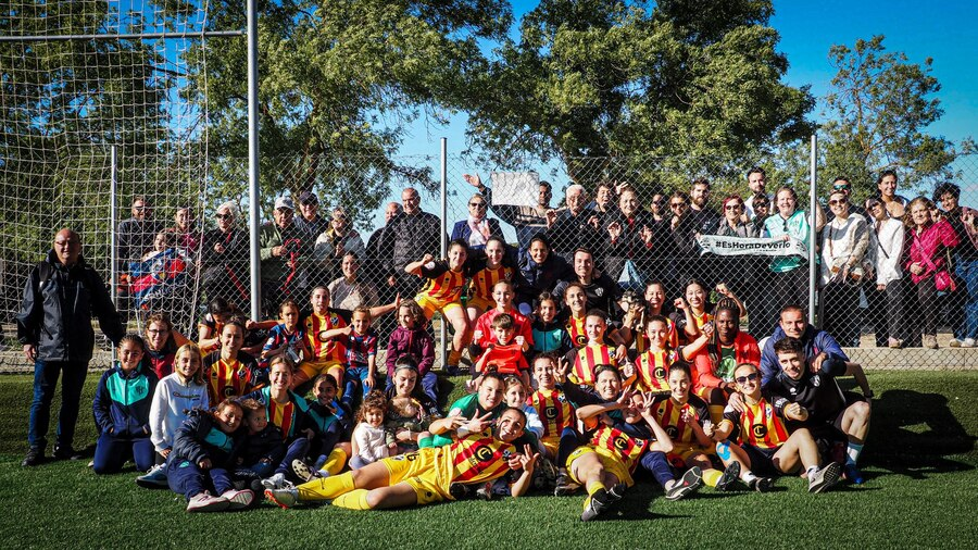 Las jugadoras del Huesca celebran el triunfo ante el Zaragoza. Foto: SD Huesca