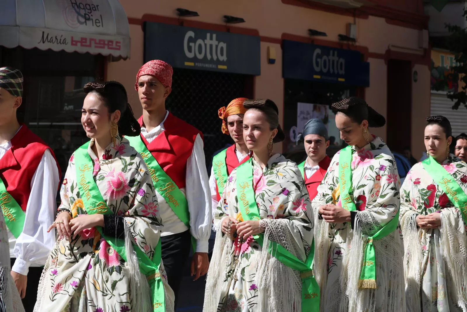 Día de la Faldeta en Fraga con 2.000 fragatinos en el desfile