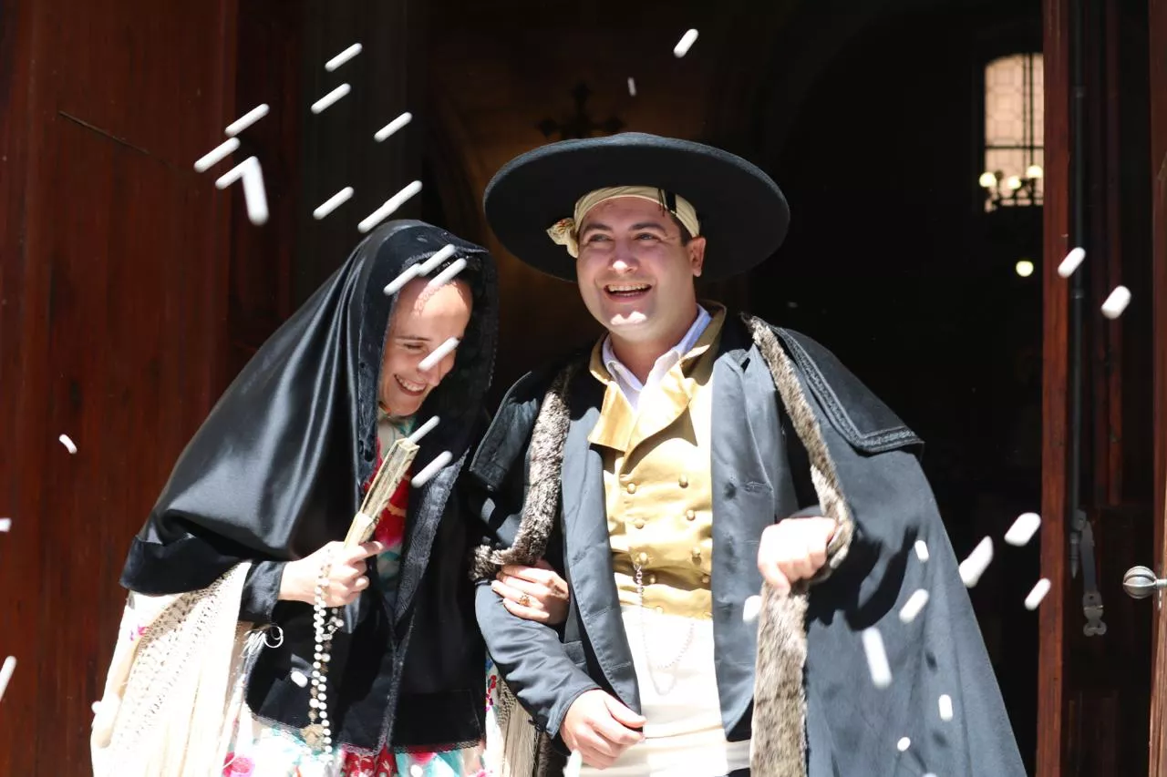 Día de la Faldeta en Fraga con 2.000 fragatinos en el desfile